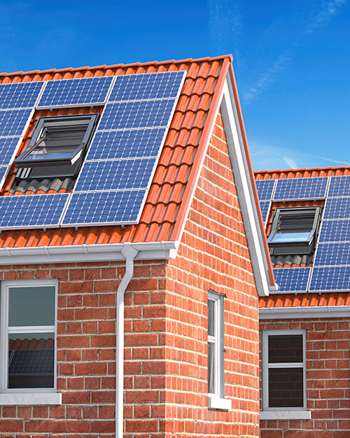 casa con paneles solares